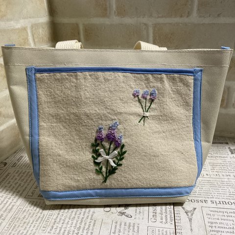 手刺繍ポケット付きトートバック/ラベンダーブーケ