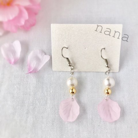 桜の花びらピアス