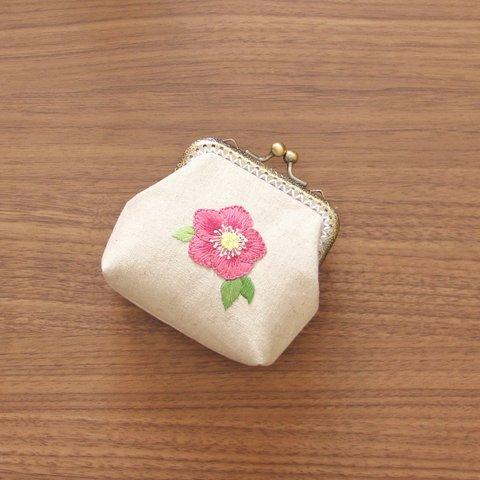 クリスマスローズ　刺繍　がま口　ミニポーチ　手刺繍　縫い付け