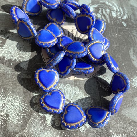 【2コずつ販売】JIRI＊IVANA #czech beads#チェコビーズheart♡18㎜ cobalt blue/bronze centerhole