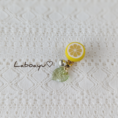 一粒帯留め〈Lemon〉アクリルGreenリーフチャーム付き