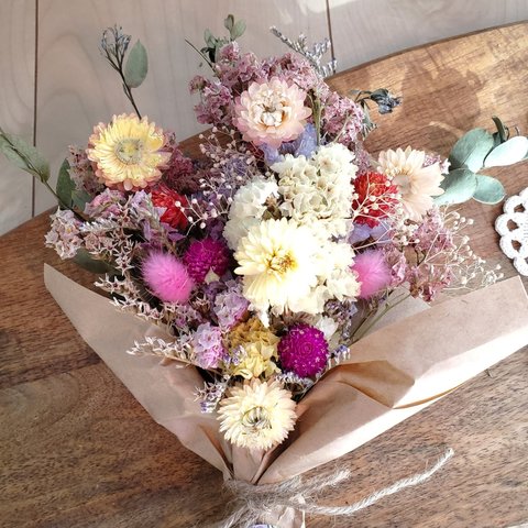 ラッピング花束　ユーカリと小花のナチュラルドライフラワー 花束　お祝い　記念日　ギフト