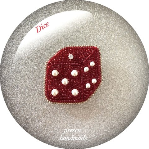 Dice サイコロ🎲　ビーズ刺繍ブローチ