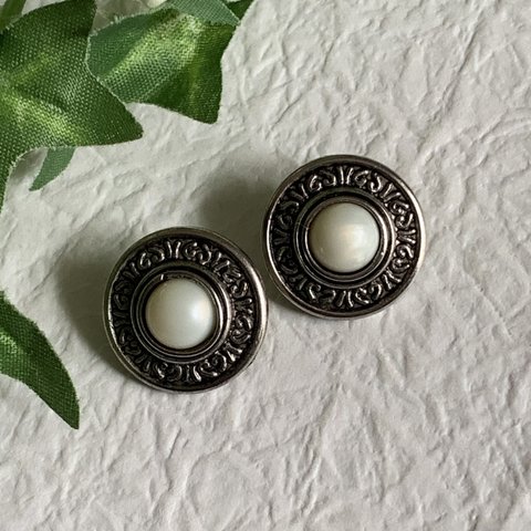 【18mm】【AS】イタリアヴィンテージ  ラウンドアクリルボタン アンティークシルバー×パールホワイト 2個セット