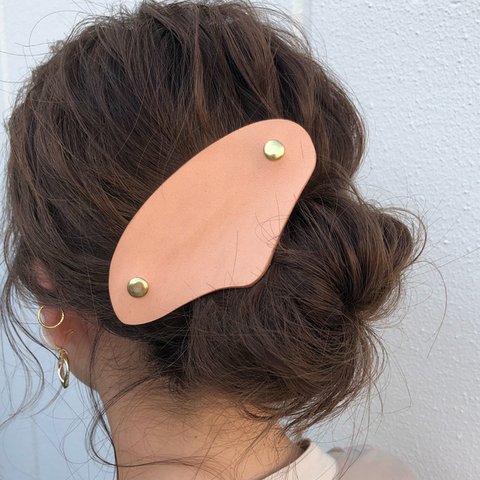 【個数限定】大ぶりレザーのヘアクリップ　　　　ナチュラル