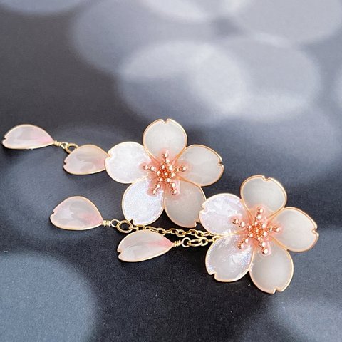 桜と花びらの耳飾り 受注制作