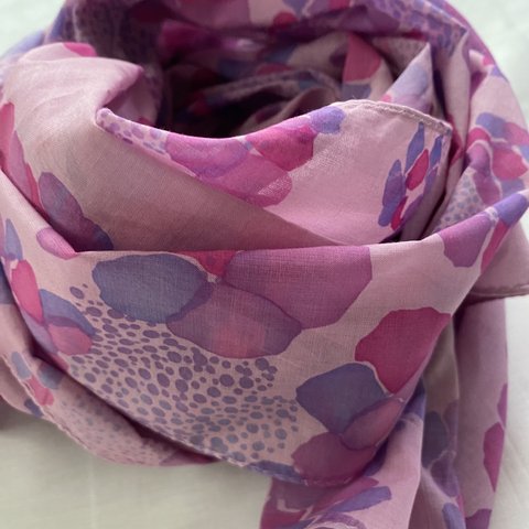 お花シリーズ✴︎アジサイ柄の綿ローンスカーフ　ロングスカーフ　長方形