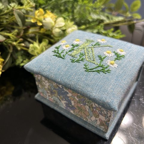 イニシャル手刺繡のbox『Ｋ』