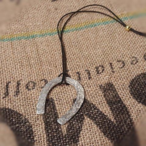 大ぶり　ペンダント　錫　馬蹄　【RR】Horseshoe　Pendant　アクセサリー　はかた錫スタジオ