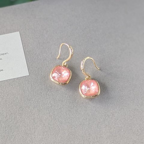 14kgf pink-shell スクエア型桜ピンクシェル×クリスタルピアス/イヤリング