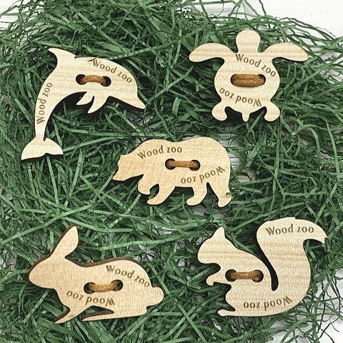 【送料無料】名入れウッドボタン　Wood Zoo 45mm (5個入) 名入れボタン 2つ穴 ハンドメイド材料