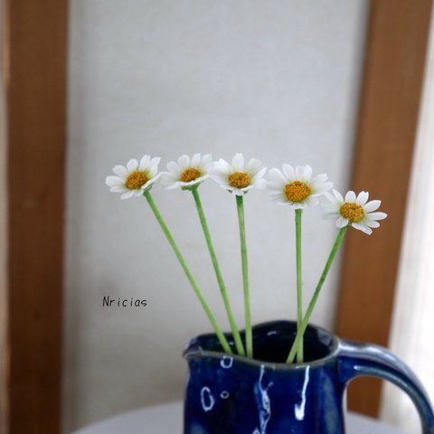 （再販）部屋を可憐で清楚な雰囲気にしてくれる花☆枯れないお手入れ不要な花 マトリカリア NO.M1−5