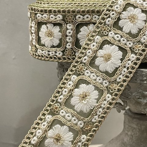 [実物のお色味と違う場合があります] インド刺繍リボン　花　インド刺繍　スパンコール　刺繍リボン　リボン　りぼん　※10月8日よりゆうパケットにて発送