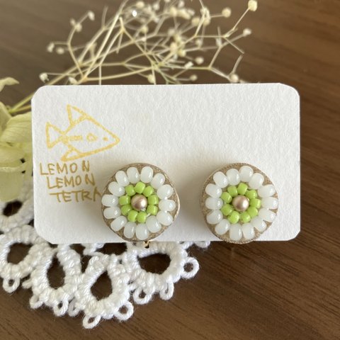 ビーズ刺繍イヤリング＜爽やか黄緑＞