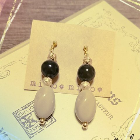 ベージュモダンピアス(イヤリング)