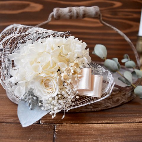 *petit lace bouquet