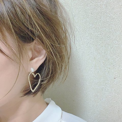 パール×ゴールドハートのピアス