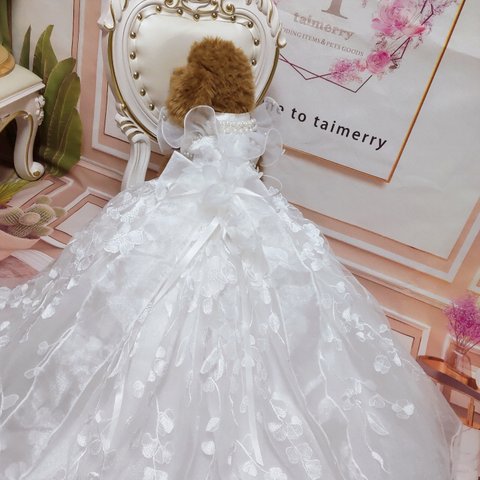 ウェディングにおすすめ👰‍♀️ナチュラルリーフの純白ウェディングドレス