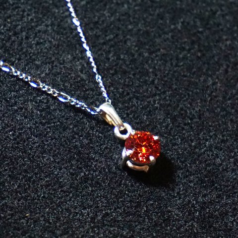 ガーネットカラー・モアッサナイトのペンダント1.8ct