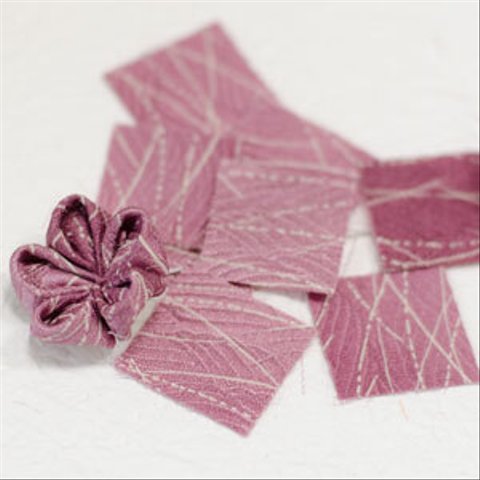 つまみ細工用　正絹カット布　30ミリ　20枚セット　　紫色 