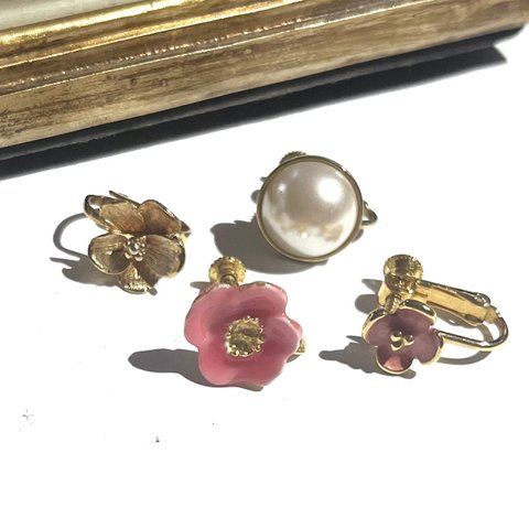 90s VINTAGE EARRING ピンクミニアシメセットヴィンテージ　イヤリング　アンティーク  クラシカル　花　フラワー　大ぶり　クリップ　ナチュラル　カジュアルアシンメトリー パール