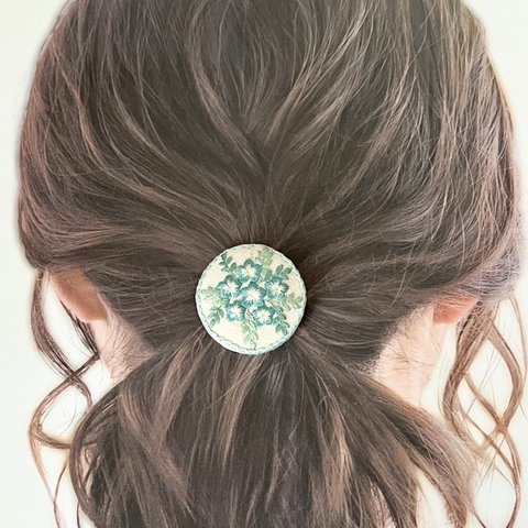 ネモフィラの刺繍ブローチorヘアゴム(水色)