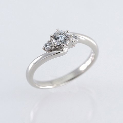 【エンゲージリング プラチナ指輪】Pt900 天然ダイヤモンド【中石0.31ct】婚約指輪 プロポーズリング【サイズ直し無料】
