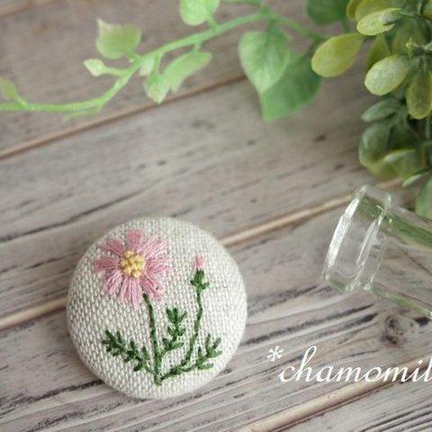 コスモスの刺繍ブローチ・a