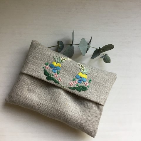 ポケットティッシュケース　春の庭の刺繍