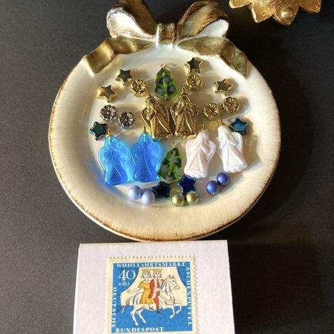切手は小さなアート。numiukarinAschenputtel切手ボックスange, arbre et étoile2 天使とモミの木と星のビーズセット