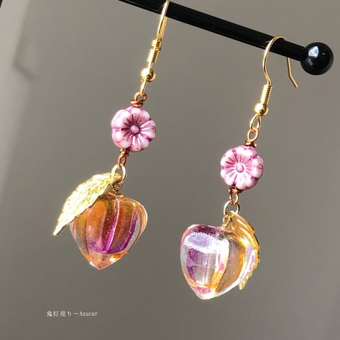 鮮やか桜と鬼灯　レジン鬼灯のシンプル　和装小物　普段使いやプレゼントにも。　ピアス　イヤリング