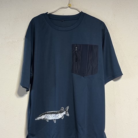  魚tシャツ　カワカマス　ポケット付き半袖シャツ (男女兼用)【SS～3L】