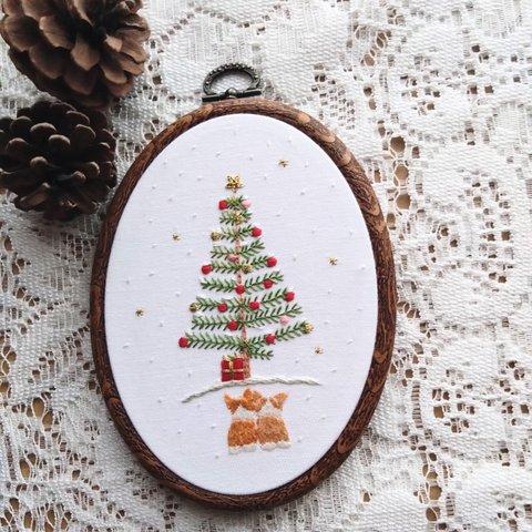 クリスマスツリー🎄コーギーの刺繍フレーム