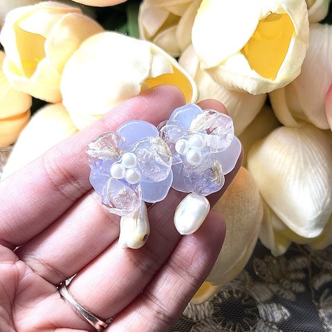 2Way 淡水パールとお花のレジンピアス&イヤリング　フラワー　レジンアクセ