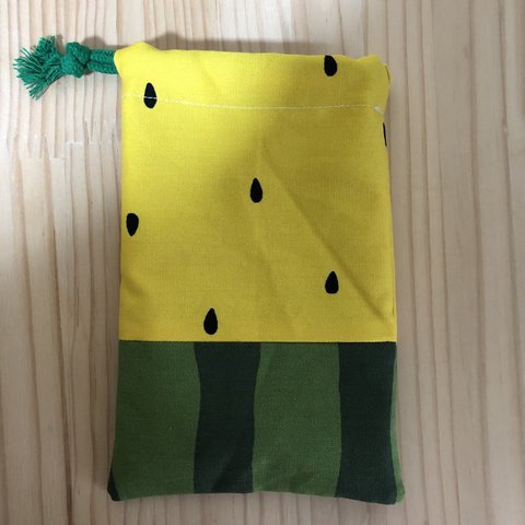 【最新作】黄色いスイカ　ハンドメイド　小さな巾着　便利サイズ