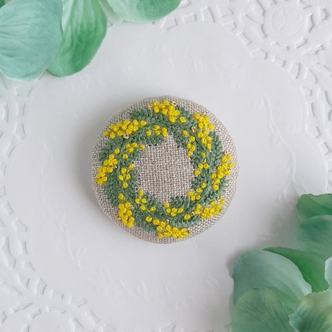 ミモザのリース 刺繍ブローチ 刺繍ヘアゴム くるみボタン