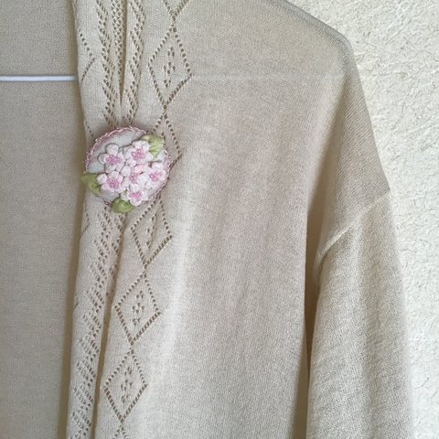 桜のブローチ（縁刺繍　薄いピンク）