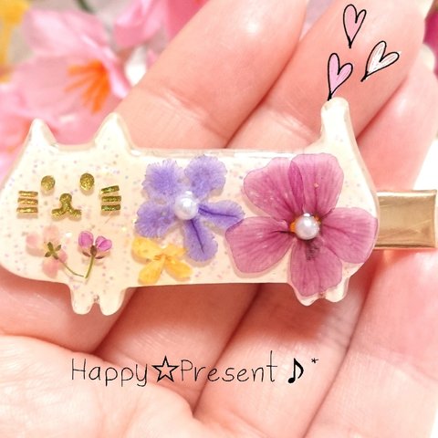 大人可愛い💓猫の押し花パールのヘアクリップ😺🌼✨ 送料無料 春 ねこ 花 大人女子 プレゼント ラッピング 限定 女子力