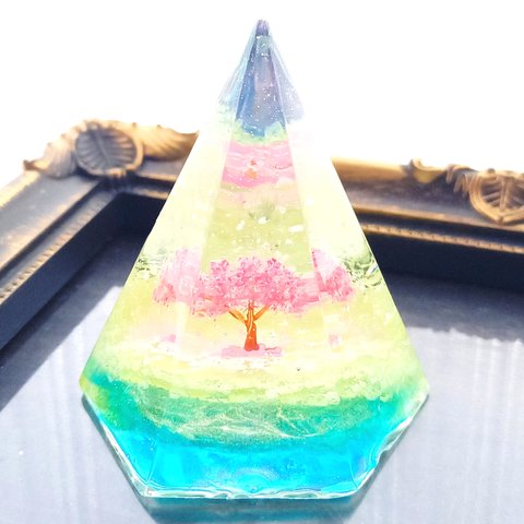 ☆レジンアートペイント☆3D絵画☆春小川の一本桜(六角錐)☆