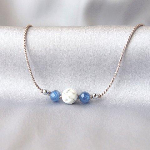 White-Blue Short Necklace（ハウライト×カイヤナイト）