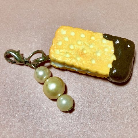 スクエア型チョコビスケットのキーホルダー