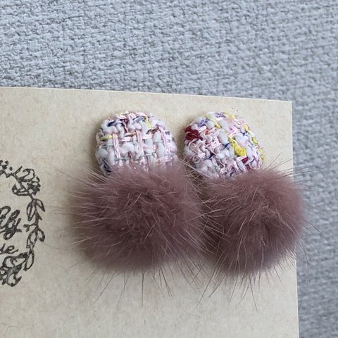 ふわふわとチェックピアス