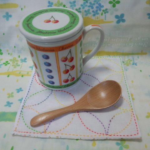 手縫い☆刺し子15×15㎝カフェマット1枚☆七宝つなぎ柄6色グラデーション糸☆橙色小花柄裏地付き☆