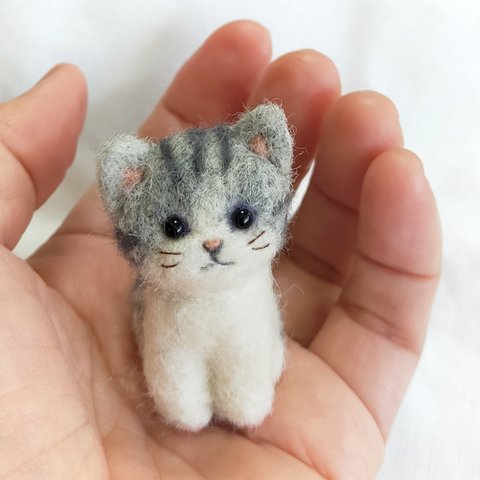 受注制作　羊毛フェルトの小さな子猫(立ち耳猫・グレーとら猫)　猫グッズ　猫雑貨　