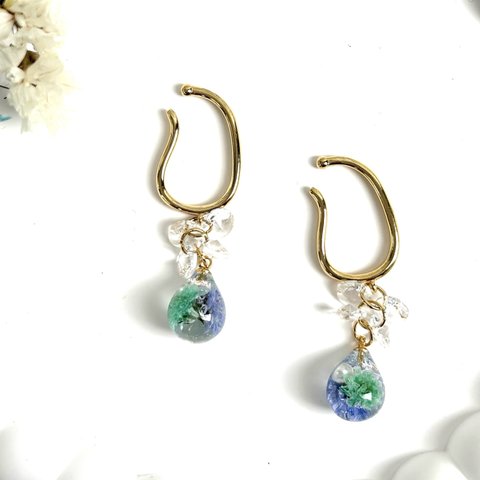 【雫型レジンのかすみ草イヤーカフ】 レジン　かすみ草　イヤーカフ　ドライフラワー　雫　レジンアクセサリー