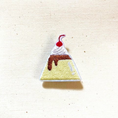 刺繍ブローチ　「プリン」