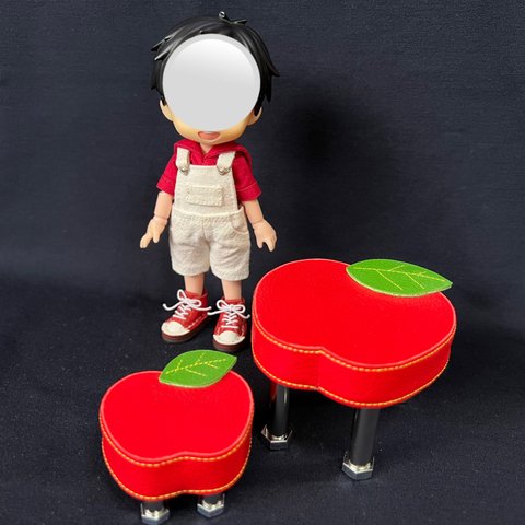 【テーブル＋イスセット　りんご】モデルはオビツ11 