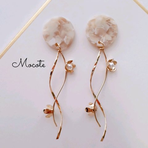 アイボリー マーブル × ウェーブ 花 ピアス / イヤリング