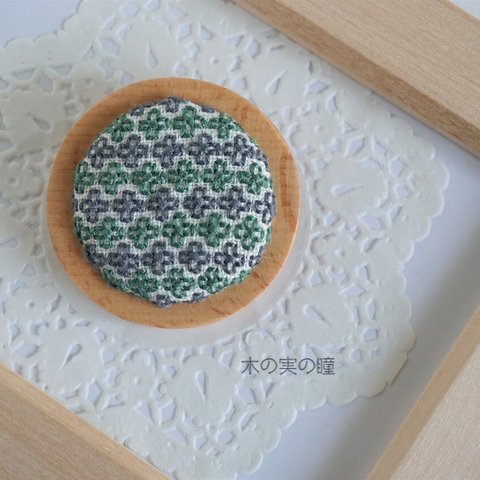 木枠刺繍ブローチ「模様01（グレー×グリーン）」