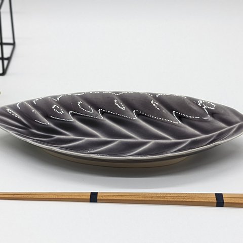 027-0505　長皿 魚焼物皿 楕円皿 サンマ 和陶器 和モダン /リーフプレート(M)パープル